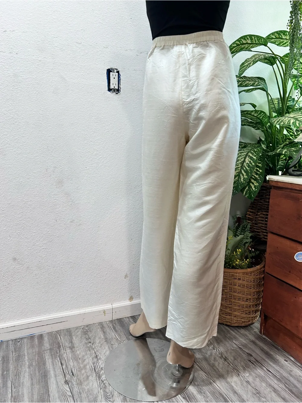 Neiman Marcus High-Rise Wide Leg Pants in Off-White